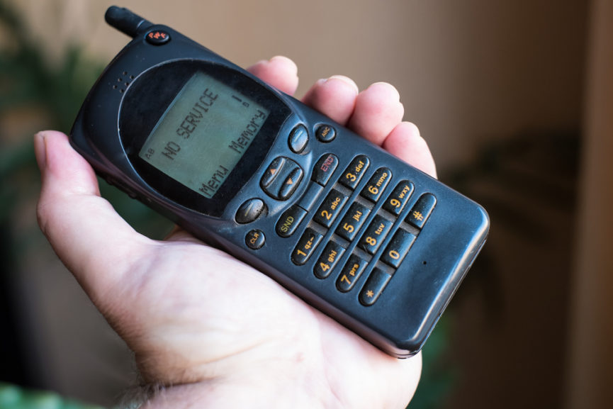 sentient-energy-shutterstock 216971854 old cell phone 865x577 1